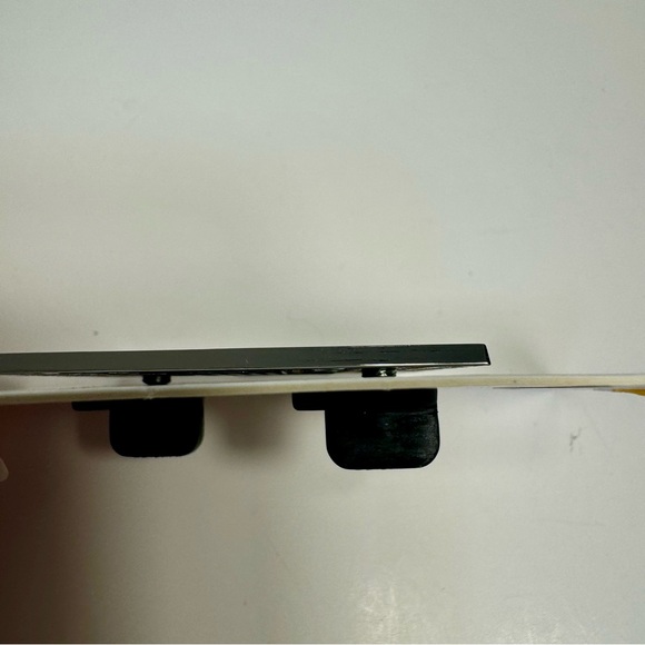 NWT. Disney Pin - sword in the stone pin with Arthur and Merlin. - Picture 5 of 8